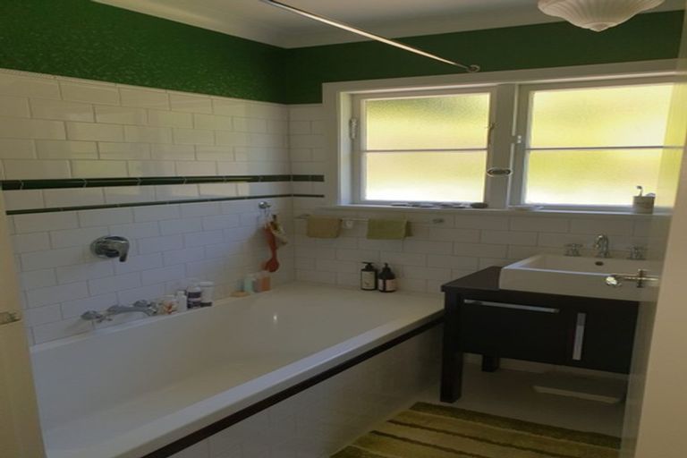 Photo of property in 153 Maupuia Road, Miramar, Wellington, 6022