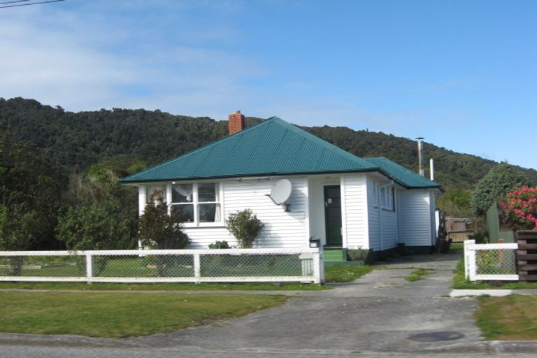 Photo of property in 70 Hall Street, Cobden, Greymouth, 7802