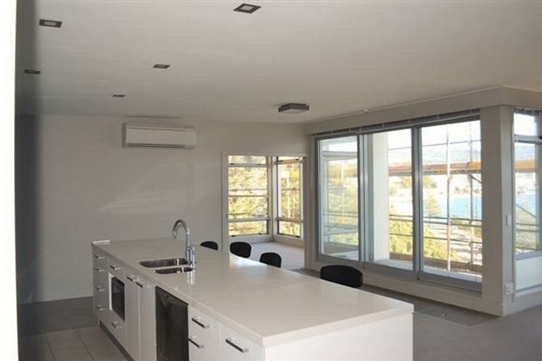 Photo of property in The Capital, 370 Oriental Parade, Oriental Bay, Wellington, 6011