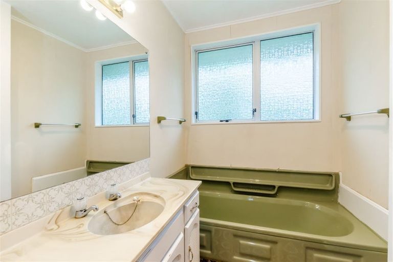 Photo of property in 13 Hookway Grove, Paraparaumu, 5032