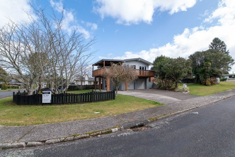 Photo of property in 2 Peachgrove Terrace, Hillcrest, Rotorua, 3015