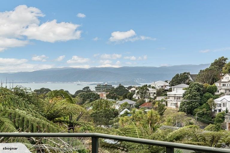 Photo of property in 2a Raroa Crescent, Northland, Wellington, 6012