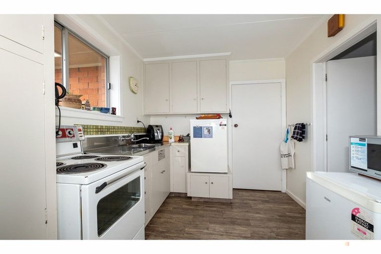 Photo of property in 1 Oxford Street, Waimate, 7924