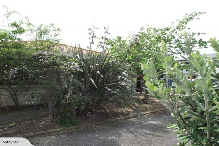 Photo of property in 15 Woburn Place, Takaro, Palmerston North, 4412