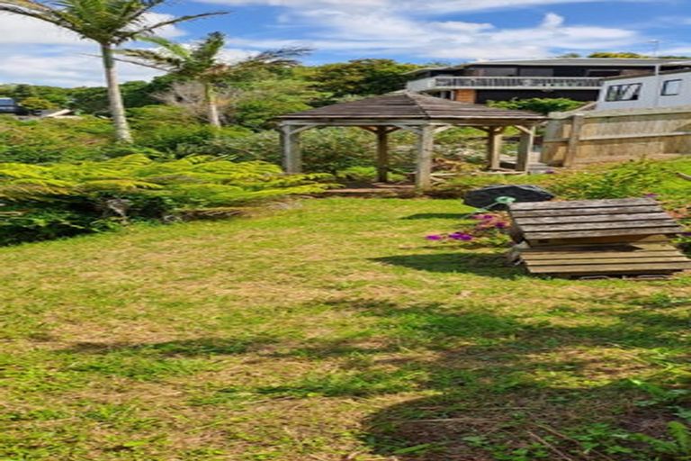 Photo of property in 2/21 Malters Place, Browns Bay, Auckland, 0630