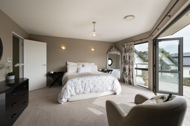 Photo of property in 70 Waicola Drive, Fitzherbert, Palmerston North, 4471