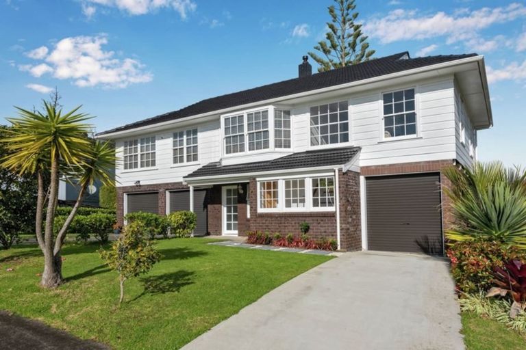 Photo of property in 24 Cheriton Road, Mellons Bay, Auckland, 2014