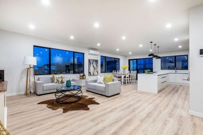 Photo of property in 21 Merv Clarke Lane, Massey, Auckland, 0614