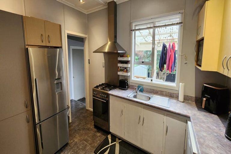 Photo of property in 6 Peace Avenue, Moturoa, New Plymouth, 4310