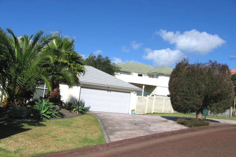 Photo of property in 12 Tyburn Lane, Unsworth Heights, Auckland, 0632