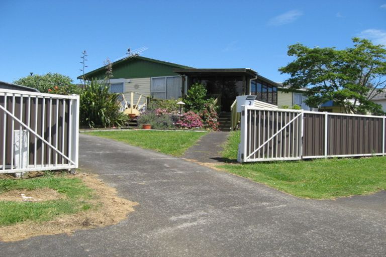 Photo of property in 2 Desford Place, Mangere, Auckland, 2022