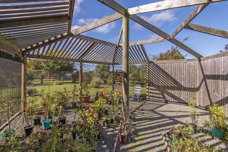 Photo of property in 21 Mcsaveneys Road, Marshland, Christchurch, 8051