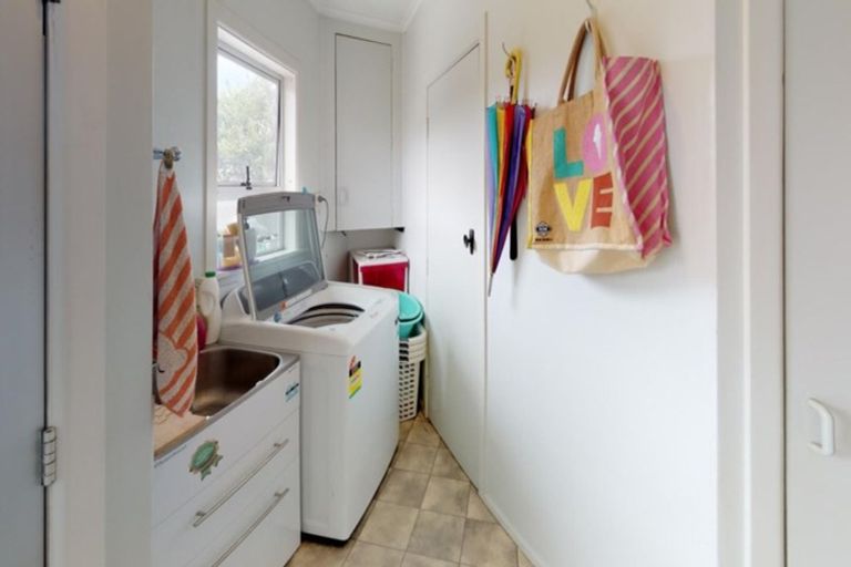 Photo of property in 9 Waterloo Crescent, Hokowhitu, Palmerston North, 4410