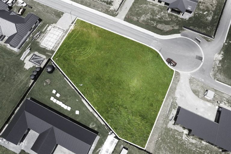 Photo of property in 20 Glenda Place, Seaward Bush, 9812