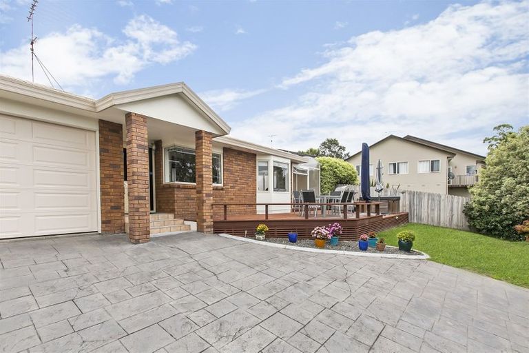 Photo of property in 3 Bluebird Crescent, Unsworth Heights, Auckland, 0632