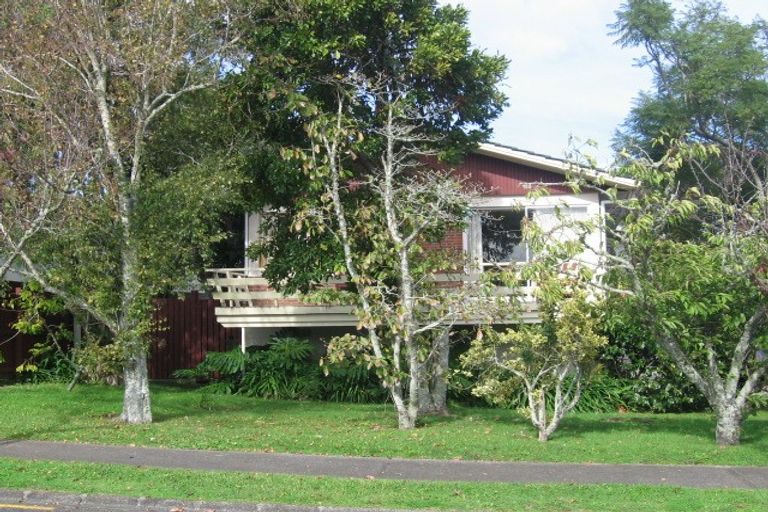 Photo of property in 14 The Crest, Sunnyhills, Auckland, 2010