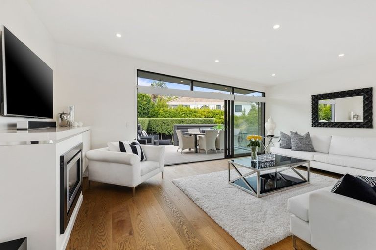 Photo of property in 4c Beach Road, Castor Bay, Auckland, 0620