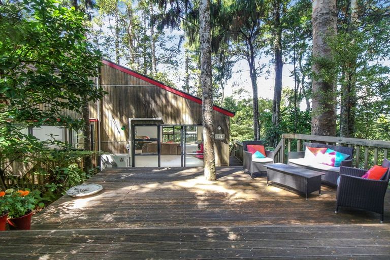 Photo of property in 89a Woodlands Park Road, Titirangi, Auckland, 0604