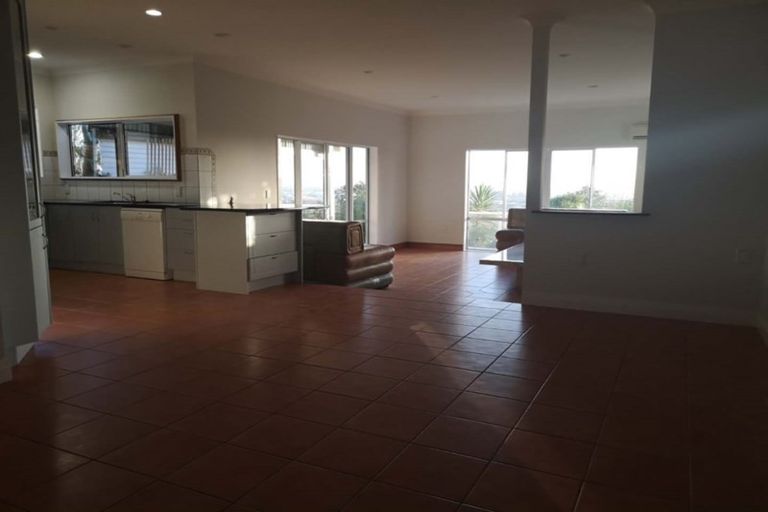 Photo of property in 114 Point View Drive, East Tamaki Heights, Auckland, 2016