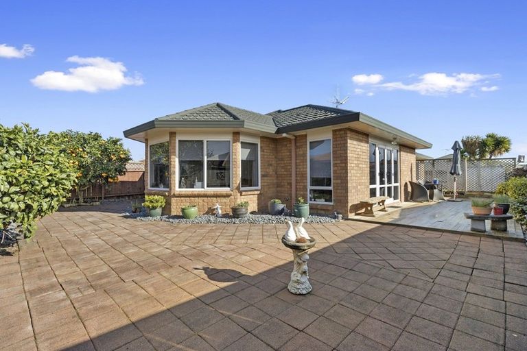 Photo of property in 22 Waiwherowhero Drive, St Andrews, Hamilton, 3200