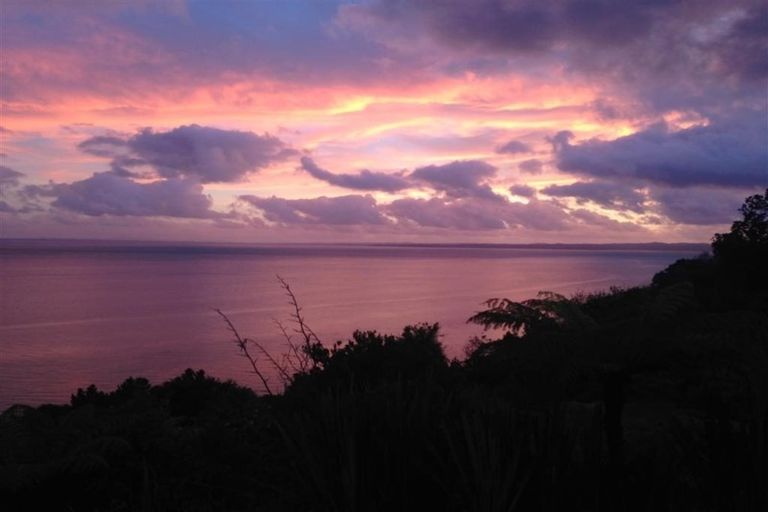 Photo of property in 98 Cliff View Drive, Green Bay, Auckland, 0604