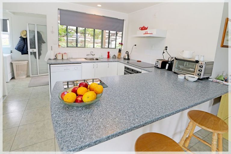 Photo of property in 37 Shortt Street, Foxton Beach, Foxton, 4815