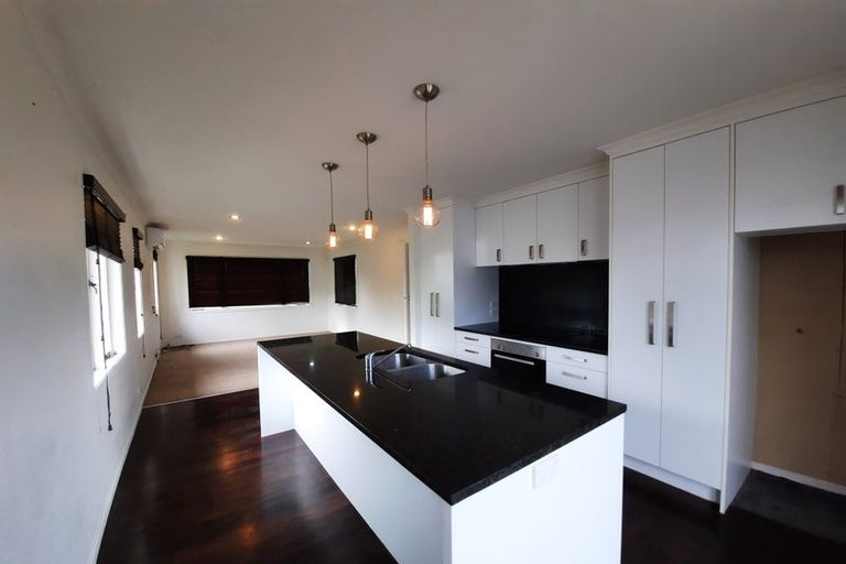 Photo of property in 107 Ennis Avenue, Pakuranga Heights, Auckland, 2010