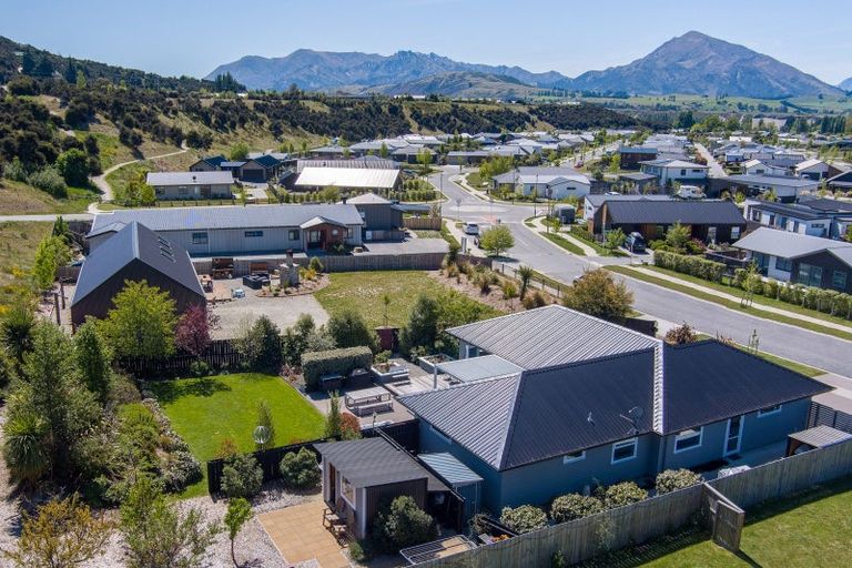 Photo of property in 43 Kingfisher Crescent, Albert Town, Wanaka, 9305
