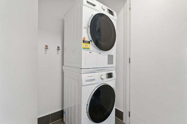 Photo of property in 1m/4045 Great North Road, Glen Eden, Auckland, 0602