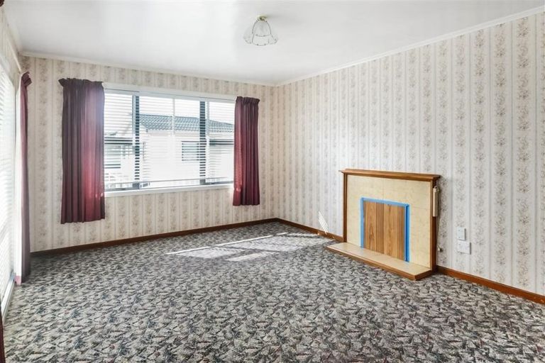 Photo of property in 40 Godley Road, Green Bay, Auckland, 0604