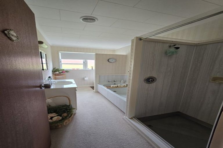 Photo of property in 14 Yarrow Place, Papakowhai, Porirua, 5024