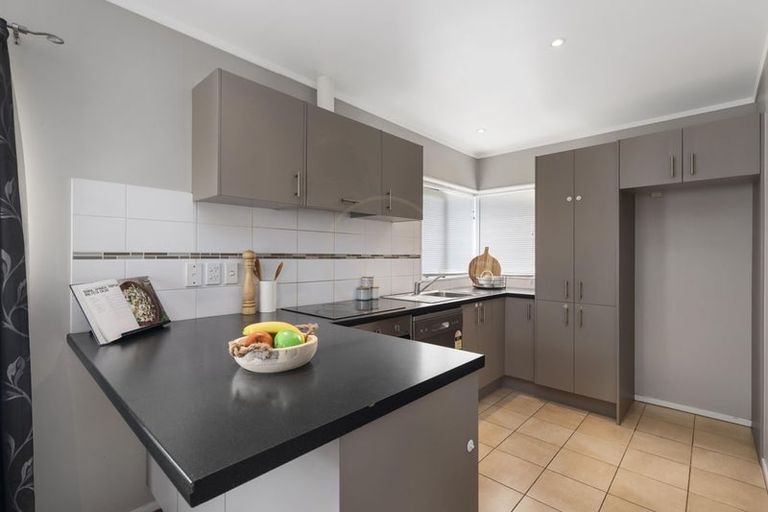 Photo of property in 3 Bernina Place, Weymouth, Auckland, 2103