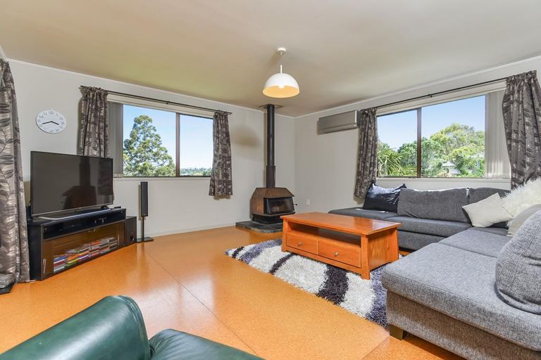 Photo of property in 10 Glenbervie Crescent, Massey, Auckland, 0614