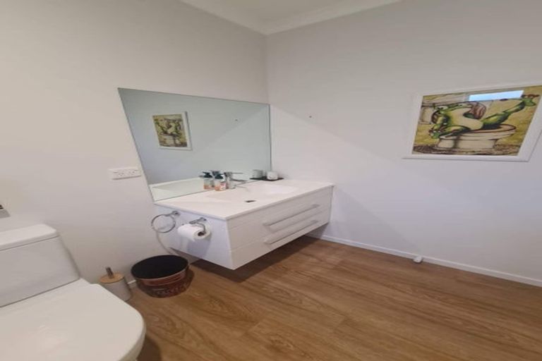 Photo of property in 10b Toatoa Place, Mangere Bridge, Auckland, 2022