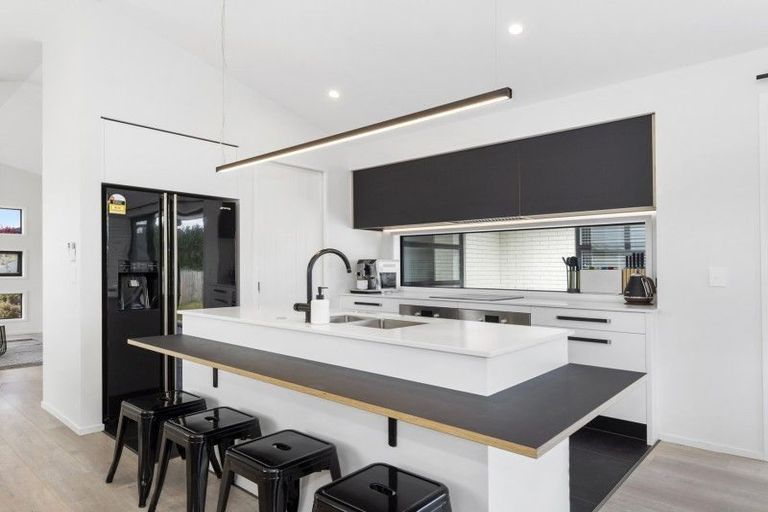 Photo of property in 38 Puhirake Crescent, Pyes Pa, Tauranga, 3112