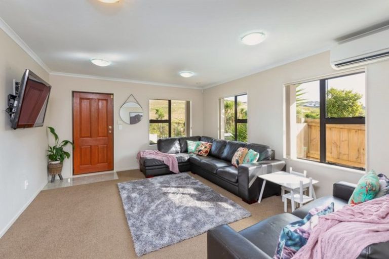 Photo of property in 26 Burton's Drive, Swanson, Auckland, 0614