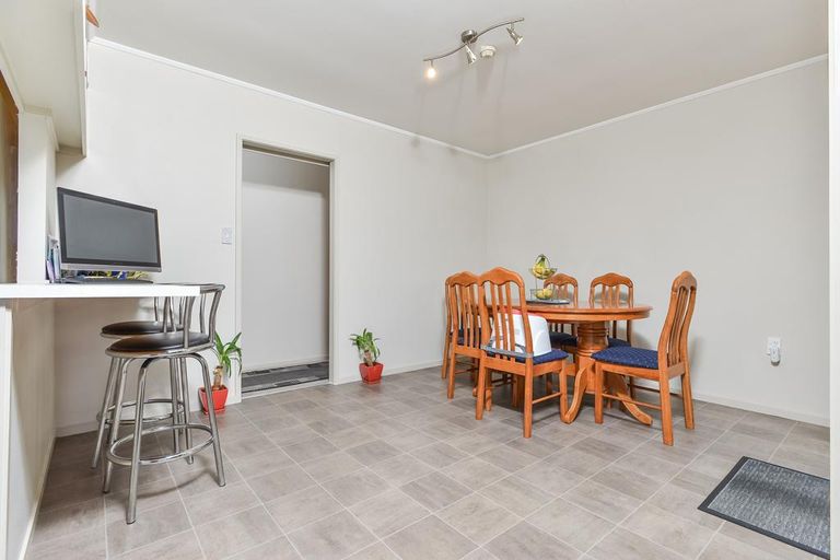 Photo of property in 10 Glenbervie Crescent, Massey, Auckland, 0614
