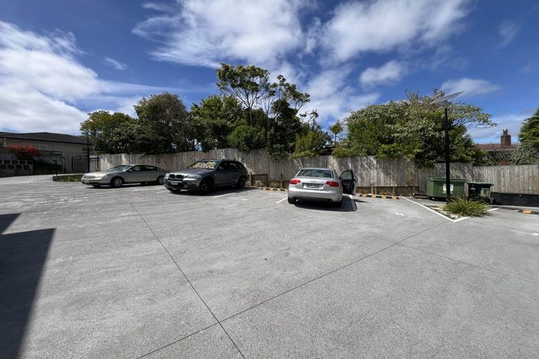 Photo of property in 6/13 Chilcott Road, Henderson, Auckland, 0612