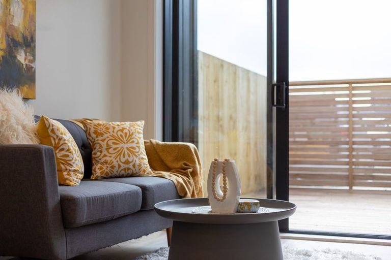 Photo of property in 11 Meg Lane, Glen Eden, 0602