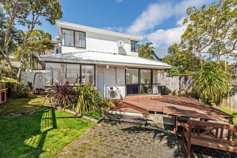 Photo of property in 2/8 Sunnynook Road, Sunnynook, Auckland, 0620