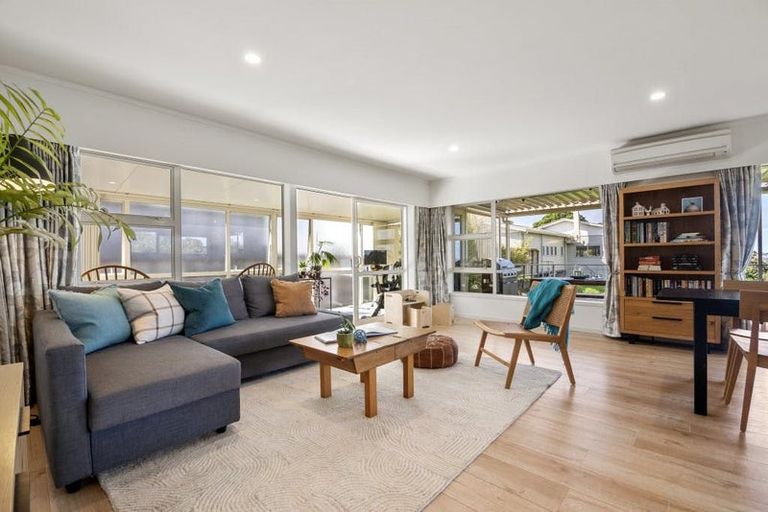 Photo of property in 1/3 Hall Road, Glenfield, Auckland, 0629