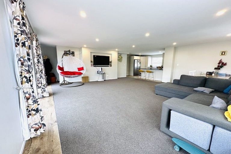 Photo of property in 10/11 Ray Small Drive, Papakura, 2110