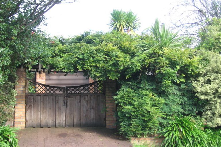 Photo of property in 26 Atkinson Road, Titirangi, Auckland, 0604