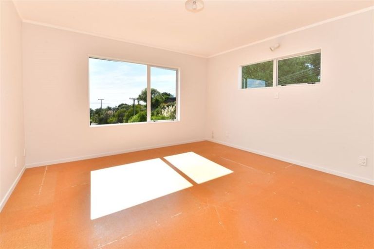 Photo of property in 8 Vipond Road, Stanmore Bay, Whangaparaoa, 0932
