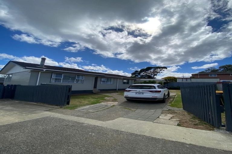 Photo of property in 52 Hobart Crescent, Wattle Downs, Auckland, 2103