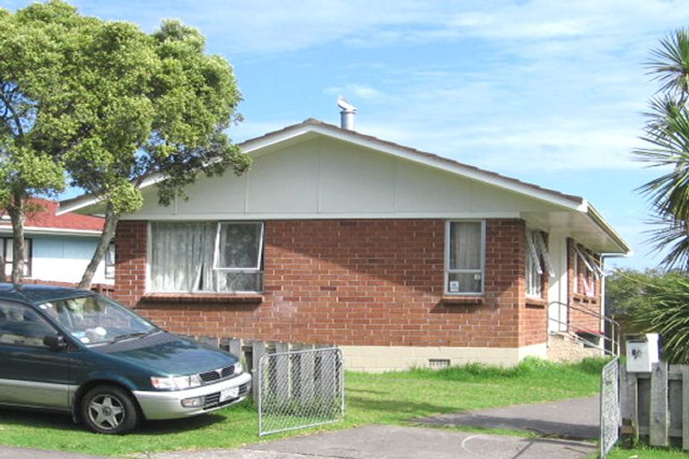 Photo of property in 66 Cedar Heights Avenue, Massey, Auckland, 0614