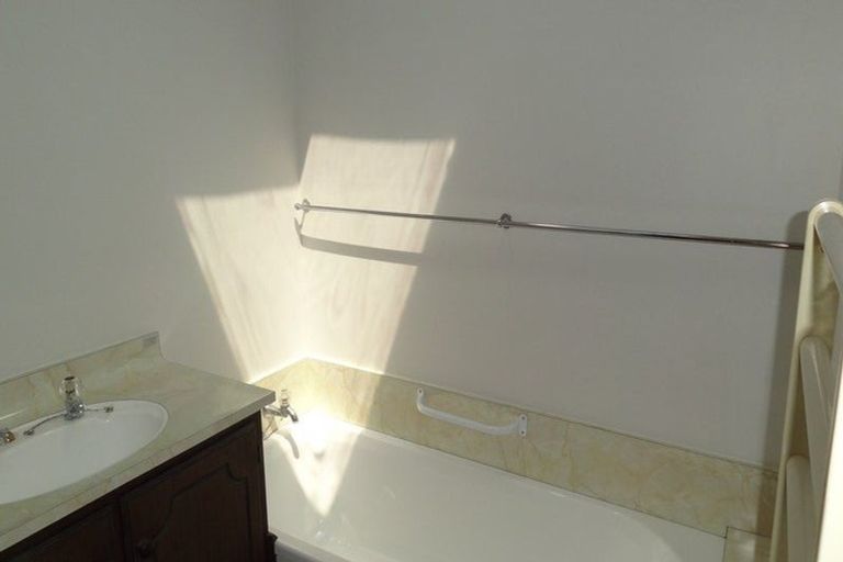 Photo of property in 4 Gatonby Place, Avonhead, Christchurch, 8042