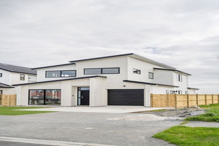 Photo of property in 12 Korowhiti Road, Clarks Beach, 2122