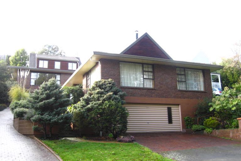 Photo of property in 2/11 Shalamar Drive, Cashmere, Christchurch, 8022