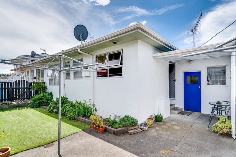 Photo of property in 2/23 Latham Street, Napier South, Napier, 4110